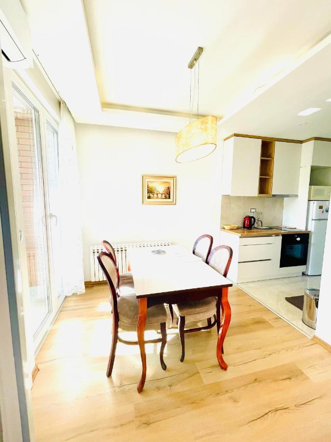 Apartman Centar Sa Sigurnim Parkingom Σαράγεβο Εξωτερικό φωτογραφία